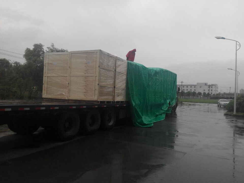 2017年6月北京創聯匯通電氣-雨中發貨現場,一直以顧客服務為較好